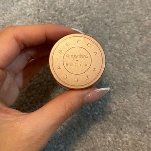 BECCA x Smashbox Under Eye Brightening Corrector in shade Medium